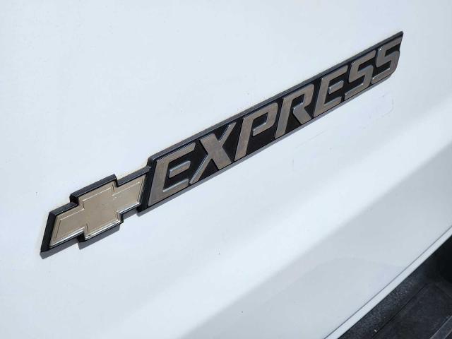 2015 Chevrolet Express Passenger Vehicle Photo in DENTON, TX 76210-9321