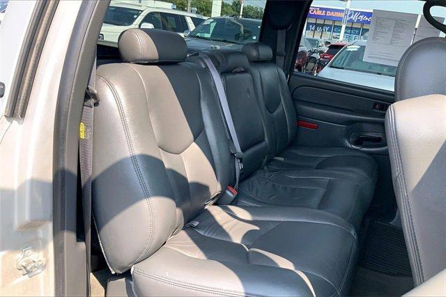 2004 Chevrolet Silverado 2500 HD Vehicle Photo in INDEPENDENCE, MO 64055-1377