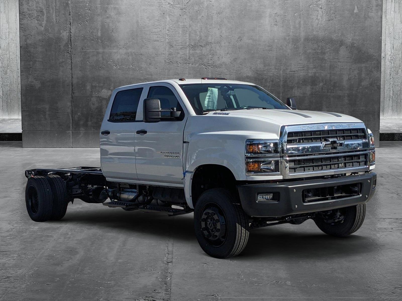 2024 Chevrolet Silverado 5500 HD Vehicle Photo in GREENACRES, FL 33463-3207