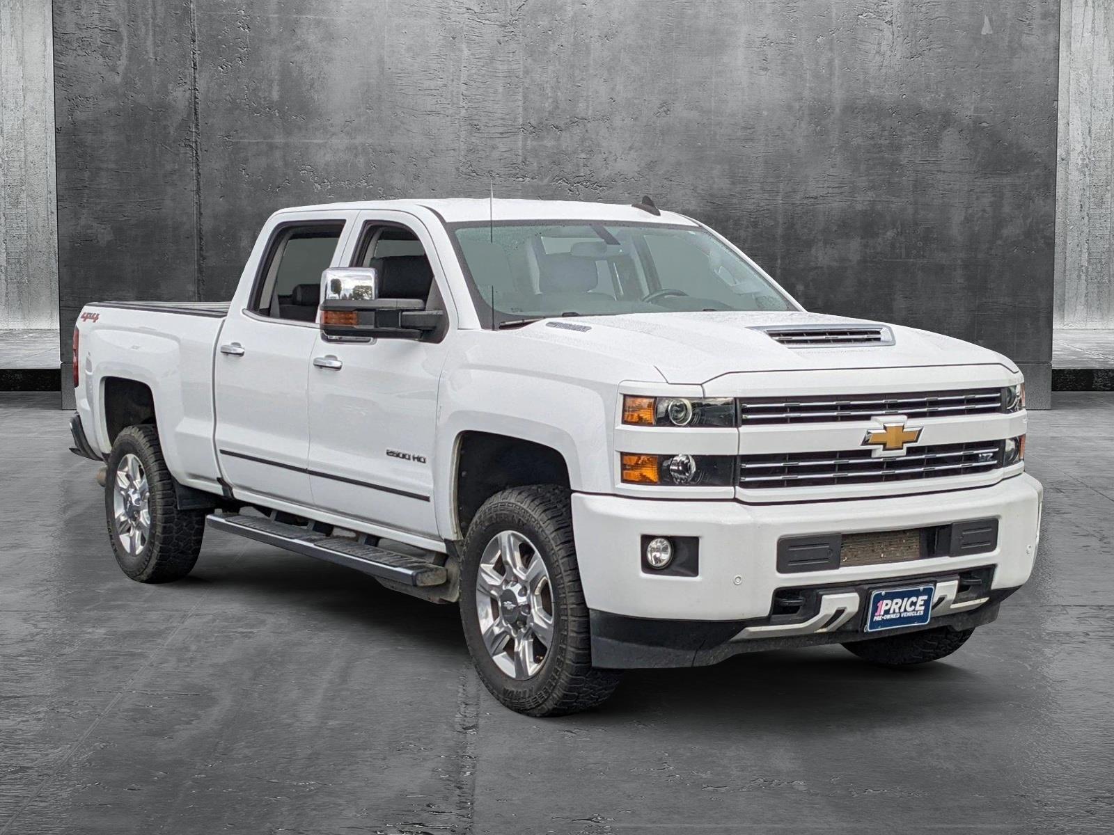 2019 Chevrolet Silverado 2500HD Vehicle Photo in VALENCIA, CA 91355-1705