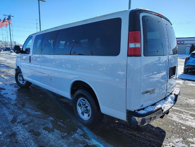 2015 Chevrolet Express Passenger 3500 Vehicle Photo in GREEN BAY, WI 54304-5303