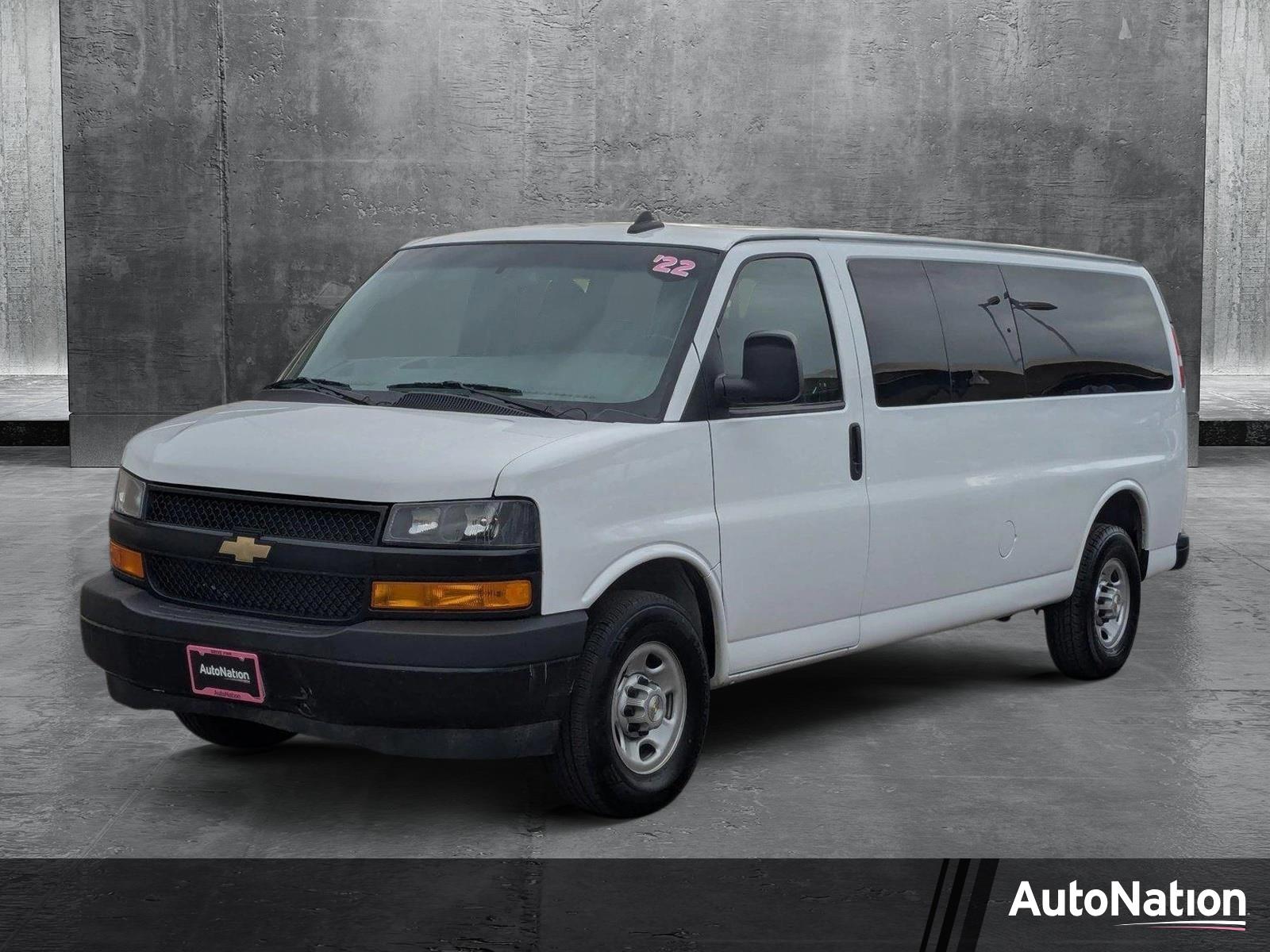 2022 Chevrolet Express Passenger 3500 Vehicle Photo in LONE TREE, CO 80124-2750