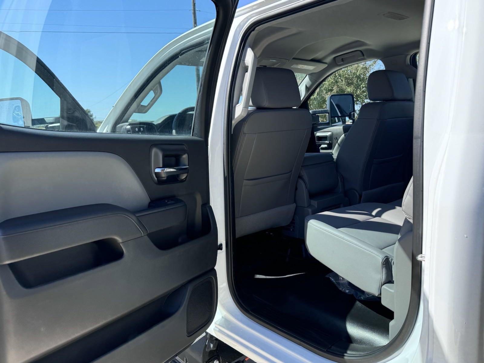 2024 Chevrolet Silverado 5500 HD Vehicle Photo in GEORGETOWN, TX 78626-7508