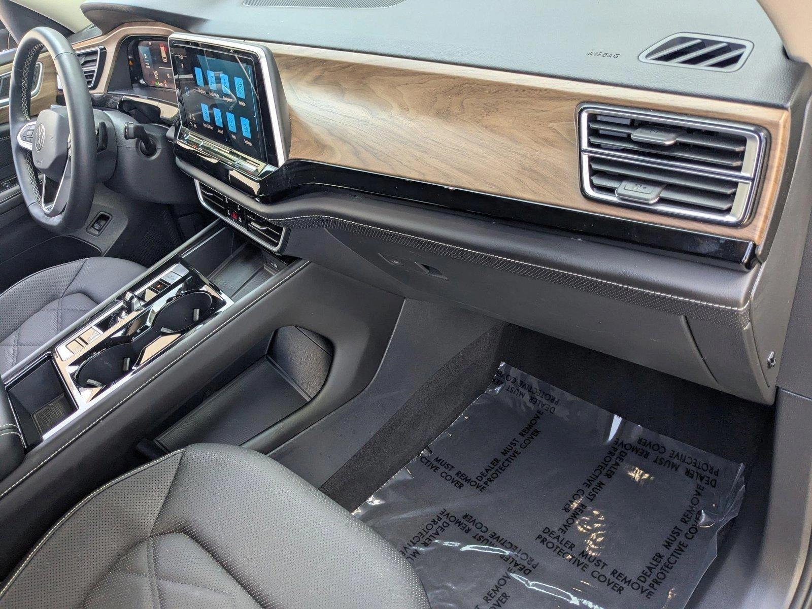 2024 Volkswagen Atlas Vehicle Photo in Wesley Chapel, FL 33544