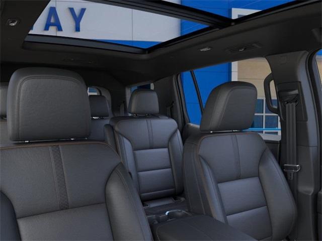 2025 Chevrolet Traverse Vehicle Photo in ENGLEWOOD, CO 80113-6708