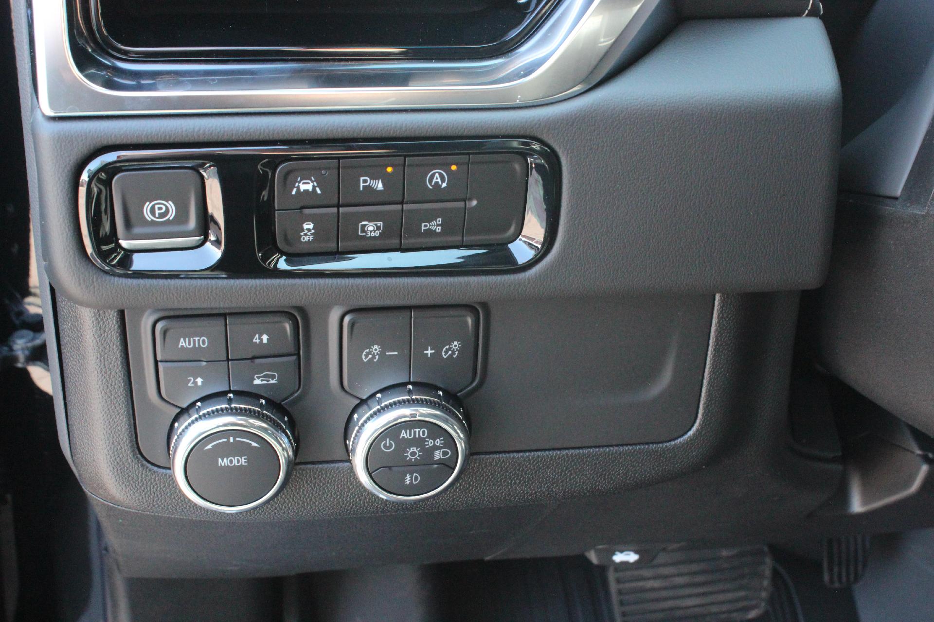 2025 GMC Yukon XL Vehicle Photo in AURORA, CO 80012-4011