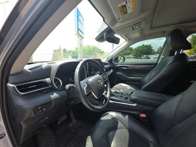 2022 Toyota Highlander Vehicle Photo in ENGLEWOOD, CO 80113-6708