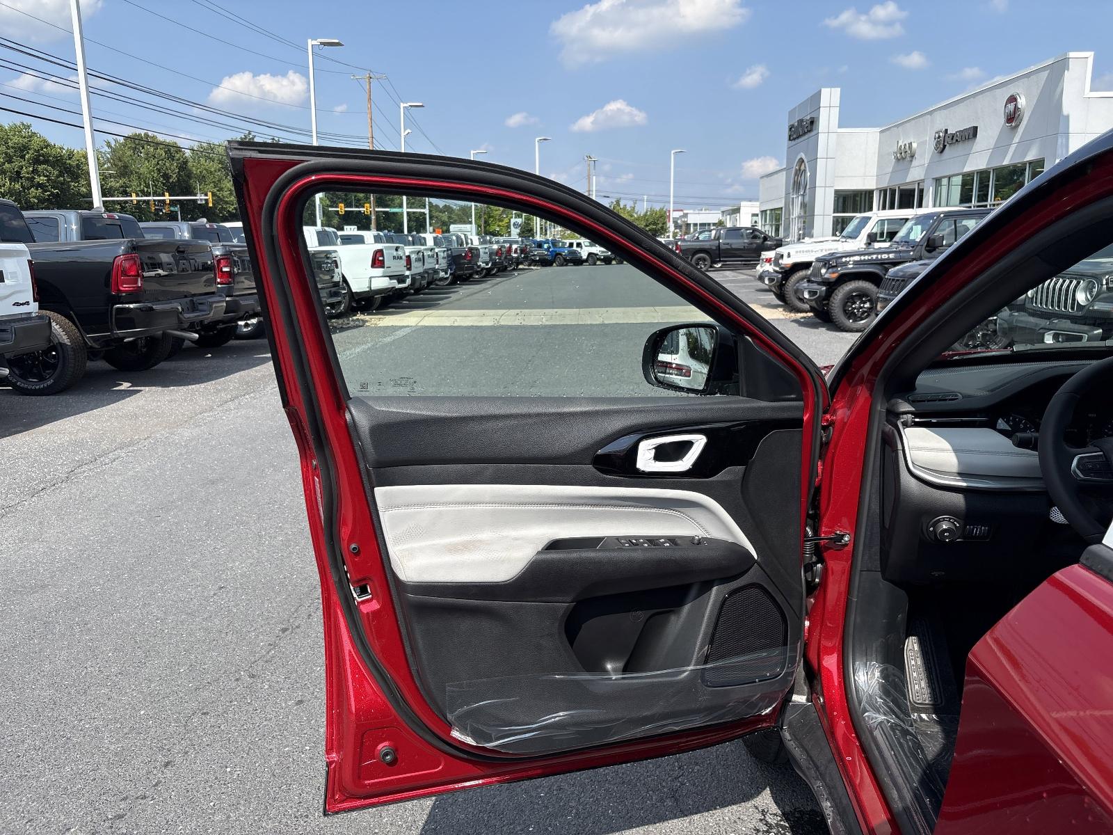 2025 Jeep Compass Vehicle Photo in Mechanicsburg, PA 17050-1707