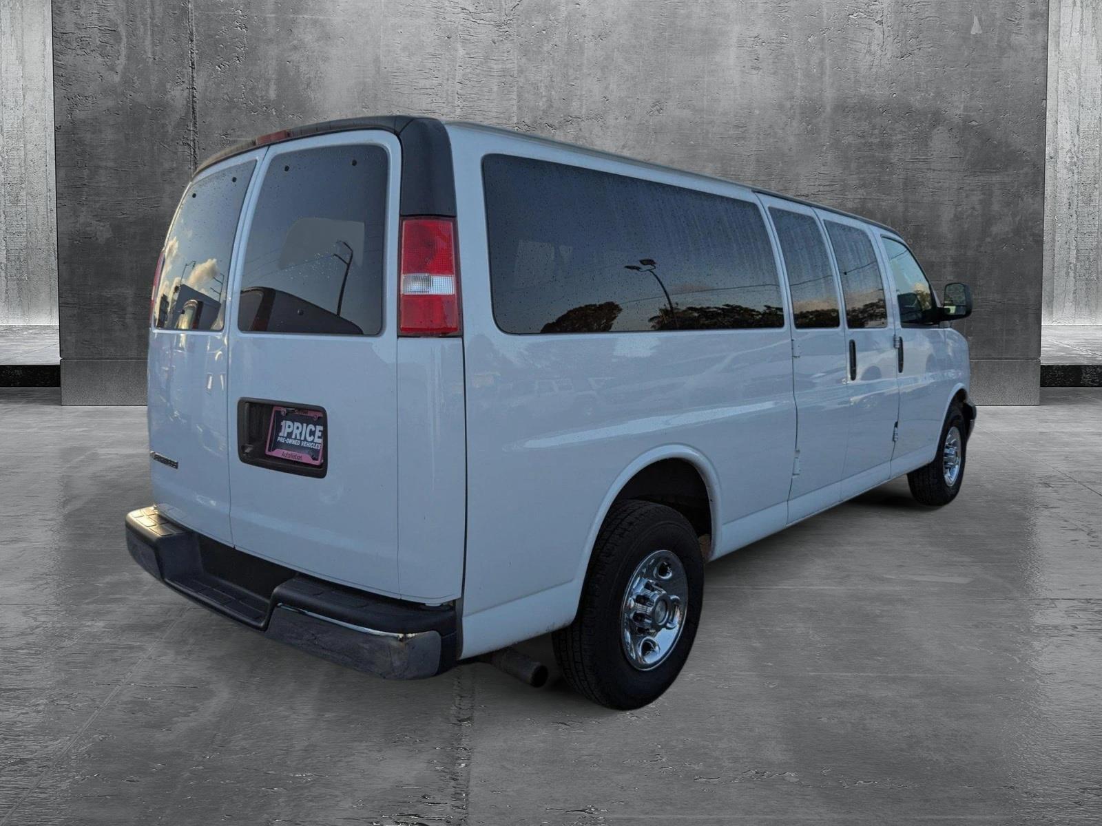 2020 Chevrolet Express Passenger 3500 Vehicle Photo in MIAMI, FL 33134-2699