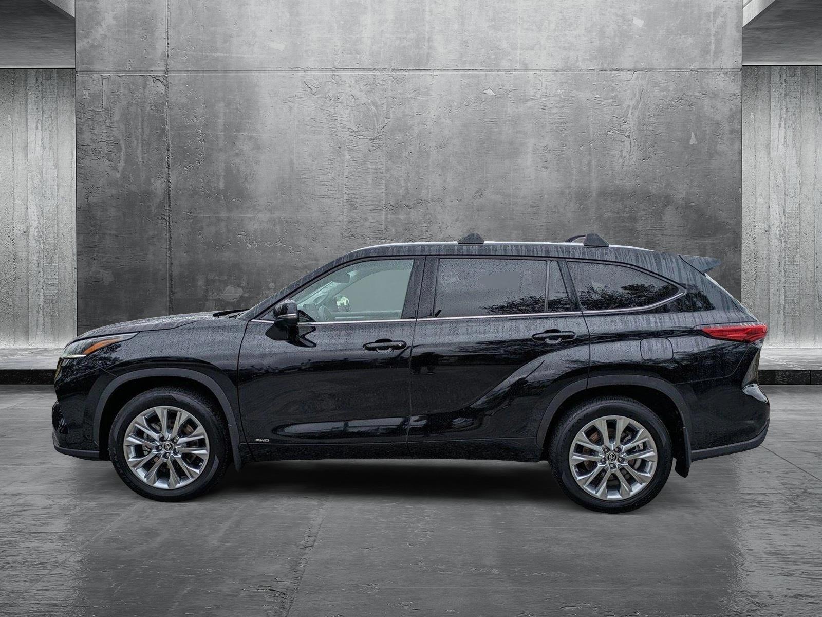 2023 Toyota Highlander Vehicle Photo in Sarasota, FL 34231