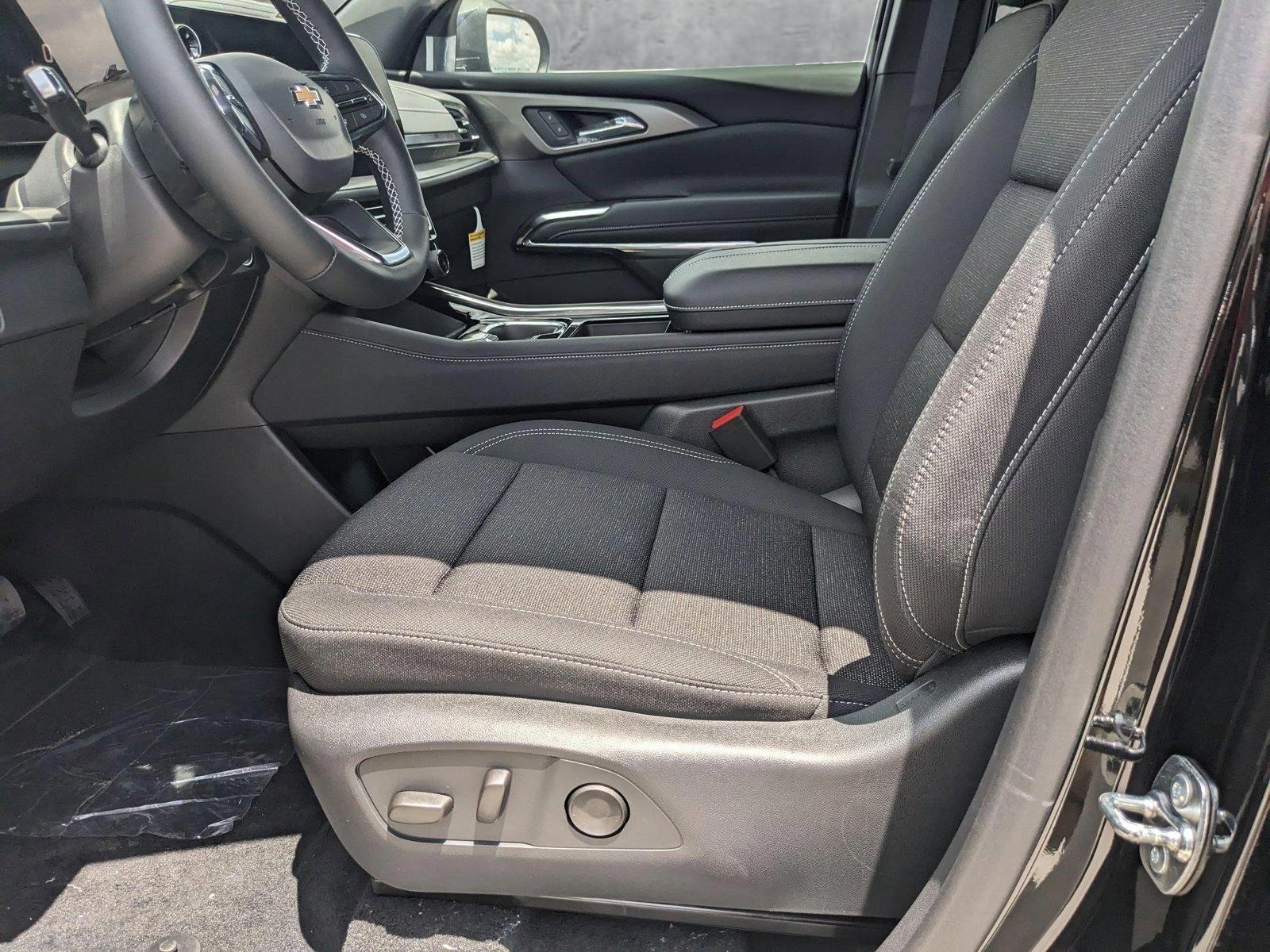 2025 Chevrolet Traverse Vehicle Photo in MIAMI, FL 33172-3015