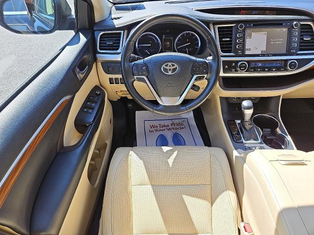 2019 Toyota Highlander Vehicle Photo in TREVOSE, PA 19053-4984