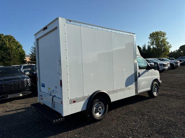 2024 GMC Savana Cutaway 3500 Vehicle Photo in MEDINA, OH 44256-9631