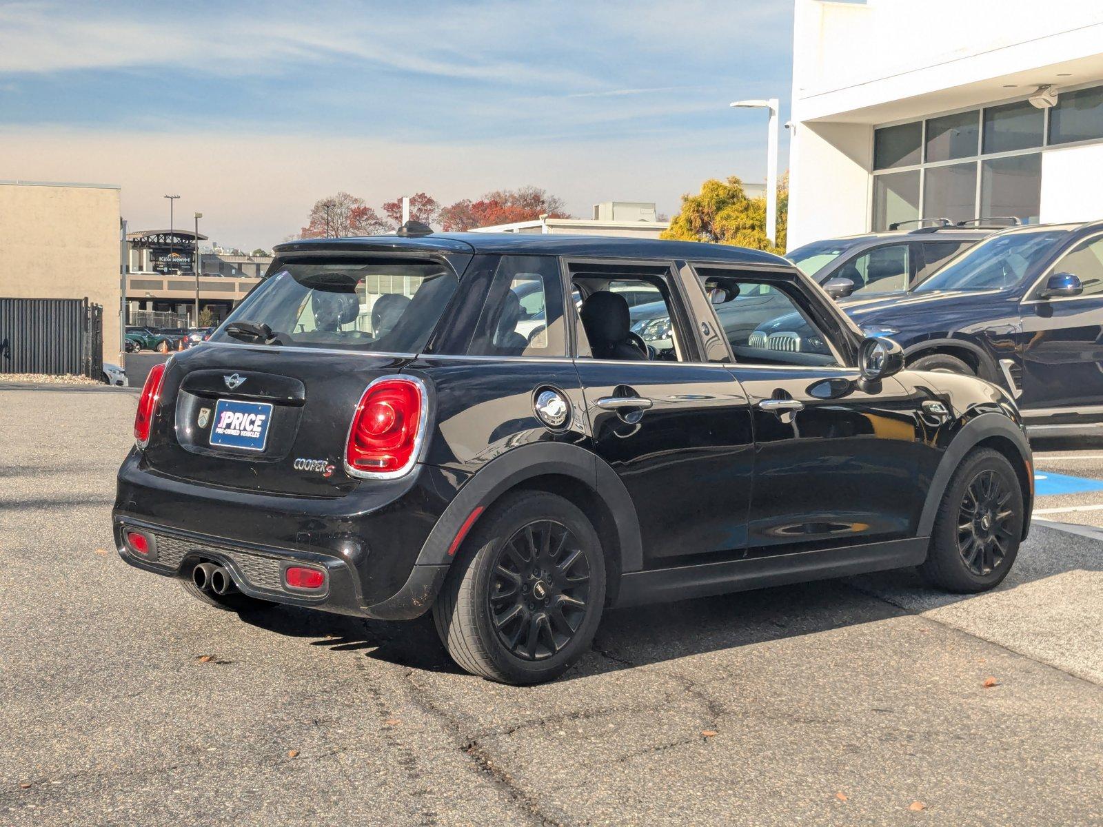 2015 MINI Cooper S Hardtop 4 Door Vehicle Photo in Towson, MD 21204