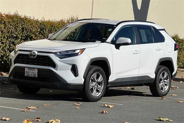 2022 Toyota RAV4 XLE photo 8