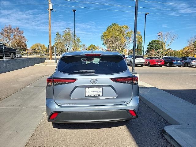 2021 Toyota Highlander LE photo 6