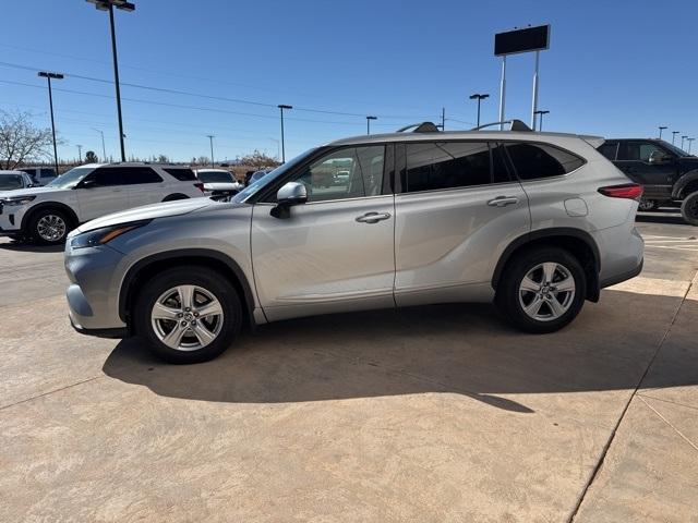 2022 Toyota Highlander Vehicle Photo in Winslow, AZ 86047-2439