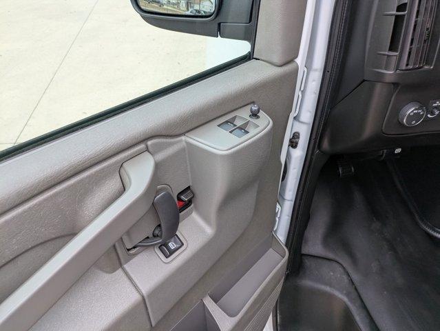 2022 Chevrolet Express Passenger 3500 Vehicle Photo in SELMA, TX 78154-1460