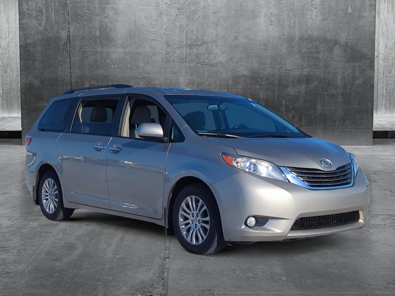 2017 Toyota Sienna Vehicle Photo in Ft. Myers, FL 33907