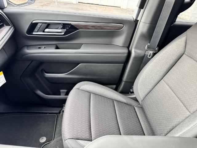 2025 Chevrolet Suburban Vehicle Photo in FAIRMONT, WV 26554-2318