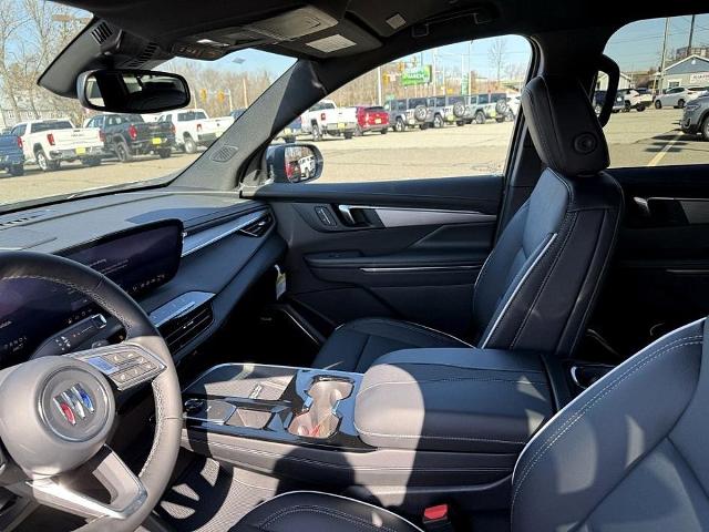2025 Buick Enclave Vehicle Photo in CHICOPEE, MA 01020-5001