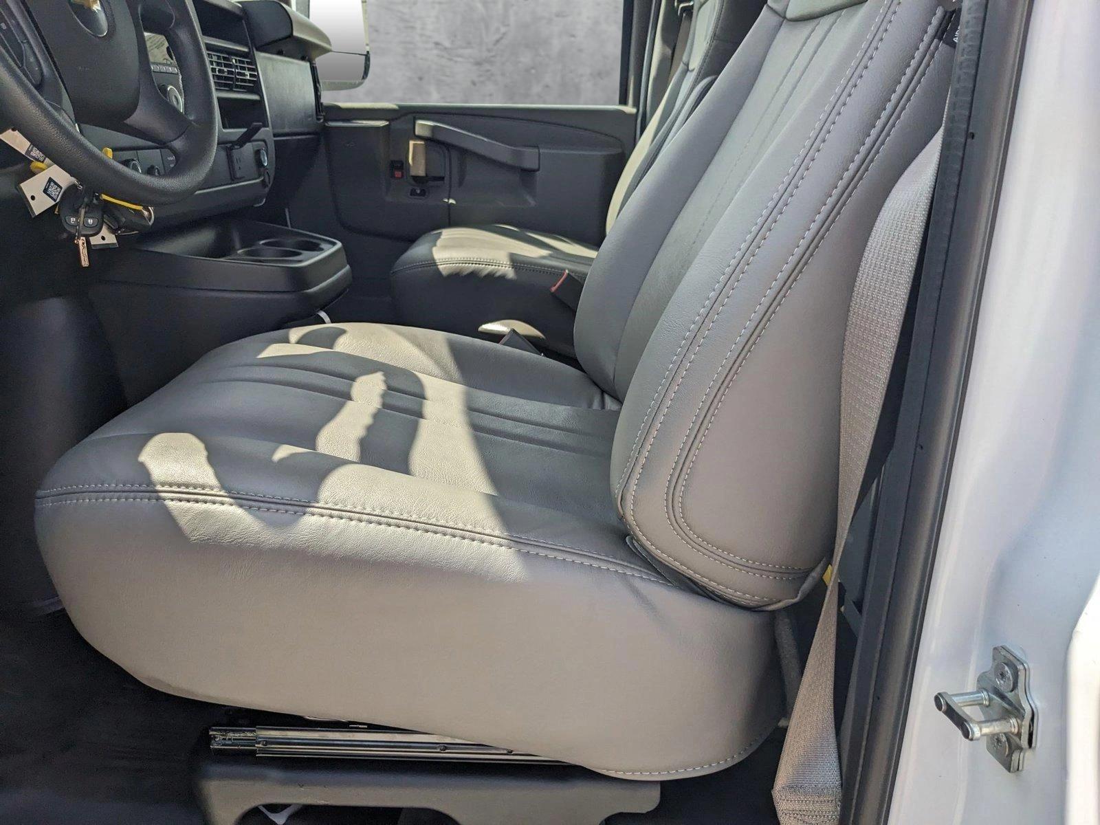2025 Chevrolet Express Cargo 2500 Vehicle Photo in MIAMI, FL 33172-3015