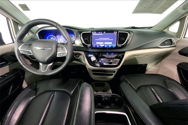 2023 Chrysler Pacifica Vehicle Photo in Lees Summit, MO 64086