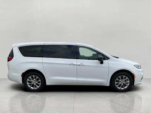 2025 Chrysler Pacifica Vehicle Photo in Kaukauna, WI 54130