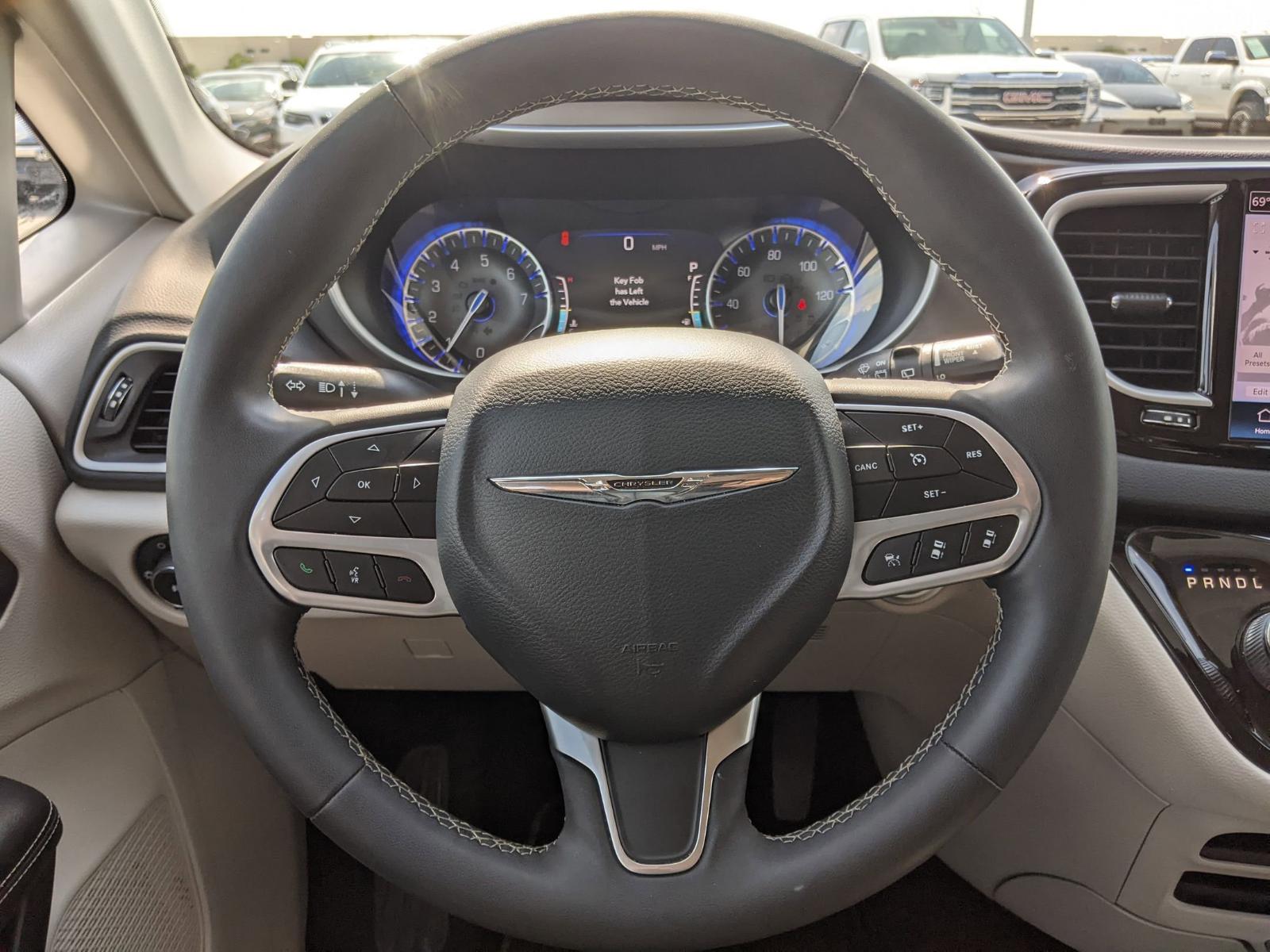 2022 Chrysler Pacifica Vehicle Photo in Seguin, TX 78155