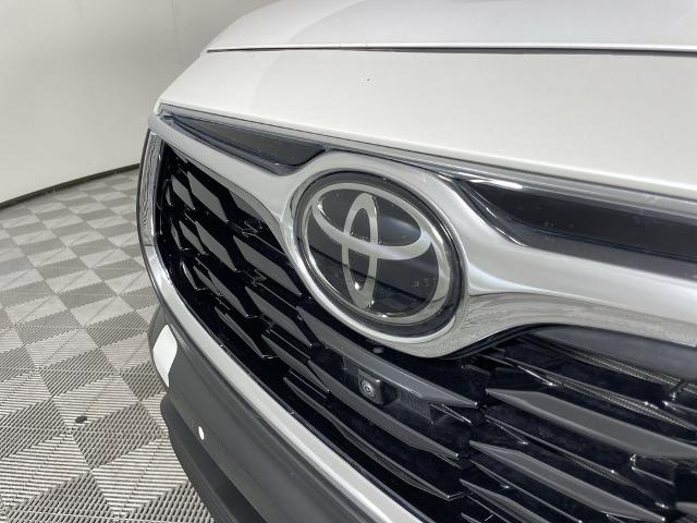 2024 Toyota Highlander Vehicle Photo in GILBERT, AZ 85297-0402