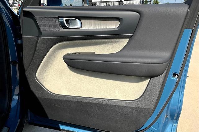2023 Volvo XC40 Vehicle Photo in Grapevine, TX 76051