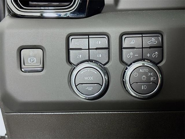 2025 GMC Sierra 2500 HD Vehicle Photo in PUYALLUP, WA 98371-4149