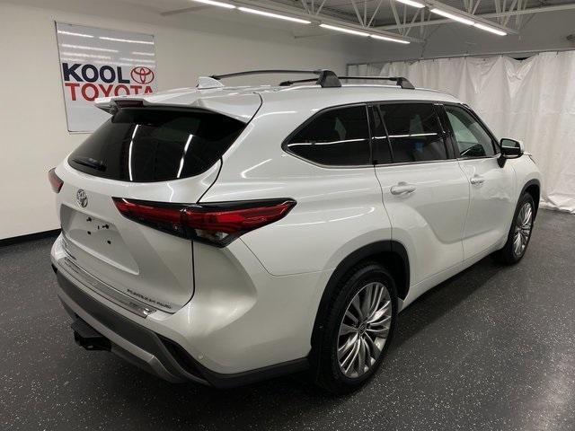 Used 2022 Toyota Highlander Platinum with VIN 5TDFZRBH1NS226267 for sale in Fremont, MI