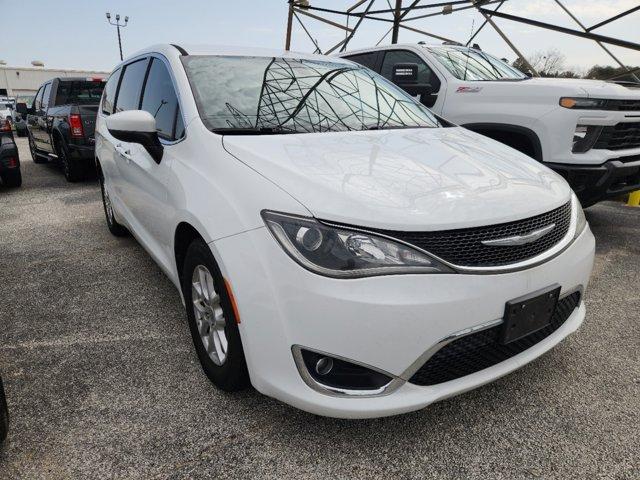 2017 Chrysler Pacifica Vehicle Photo in SUGAR LAND, TX 77478-0000