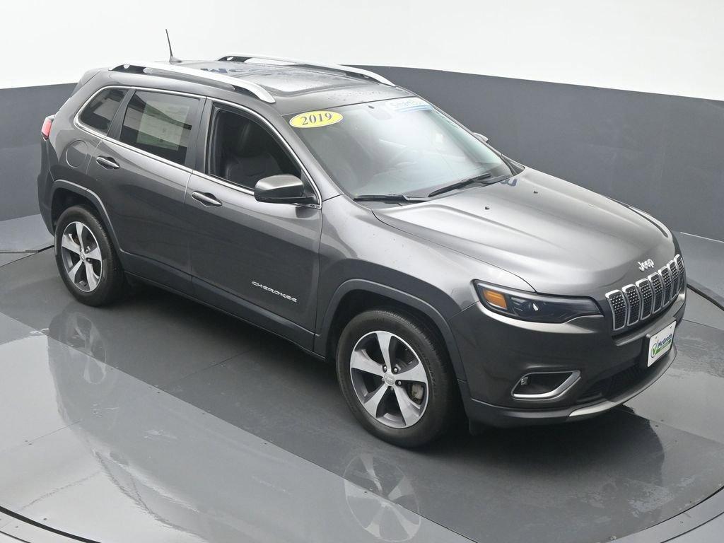 2019 Jeep Cherokee Vehicle Photo in Cedar Rapids, IA 52402