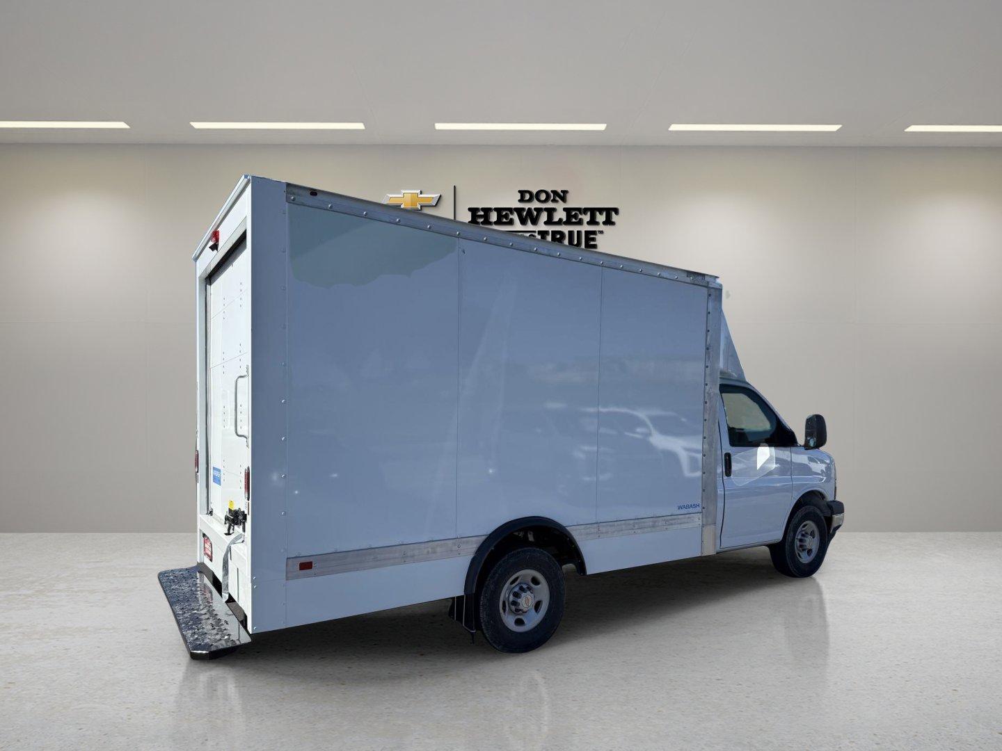 2024 Chevrolet Express Cutaway 3500 Vehicle Photo in GEORGETOWN, TX 78626-7508