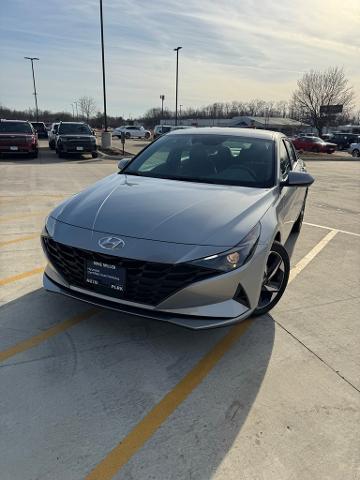 2023 Hyundai ELANTRA Vehicle Photo in Peoria, IL 61615