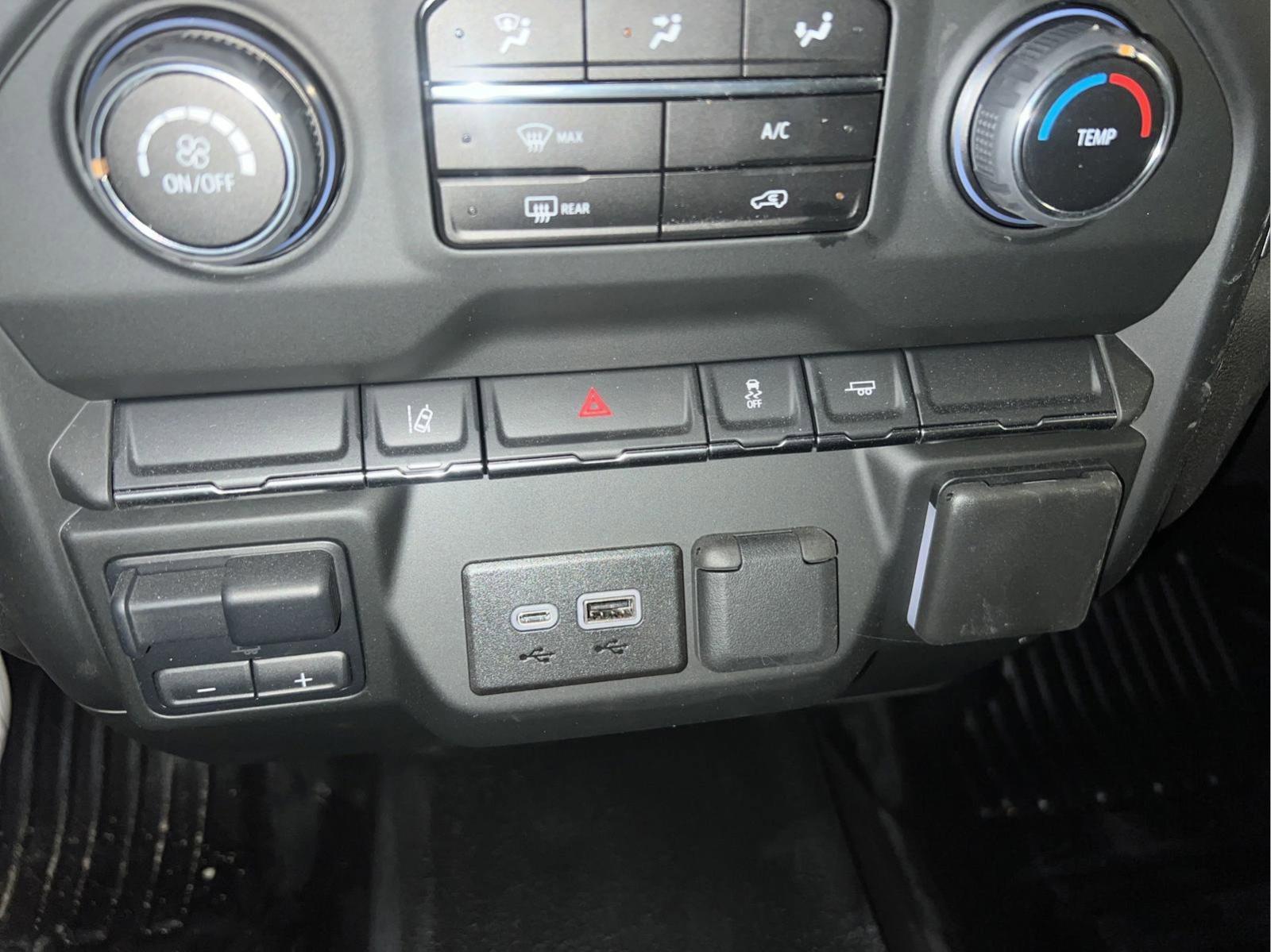 2024 Chevrolet Silverado 3500 HD Chassis Cab Vehicle Photo in GEORGETOWN, TX 78626-7508