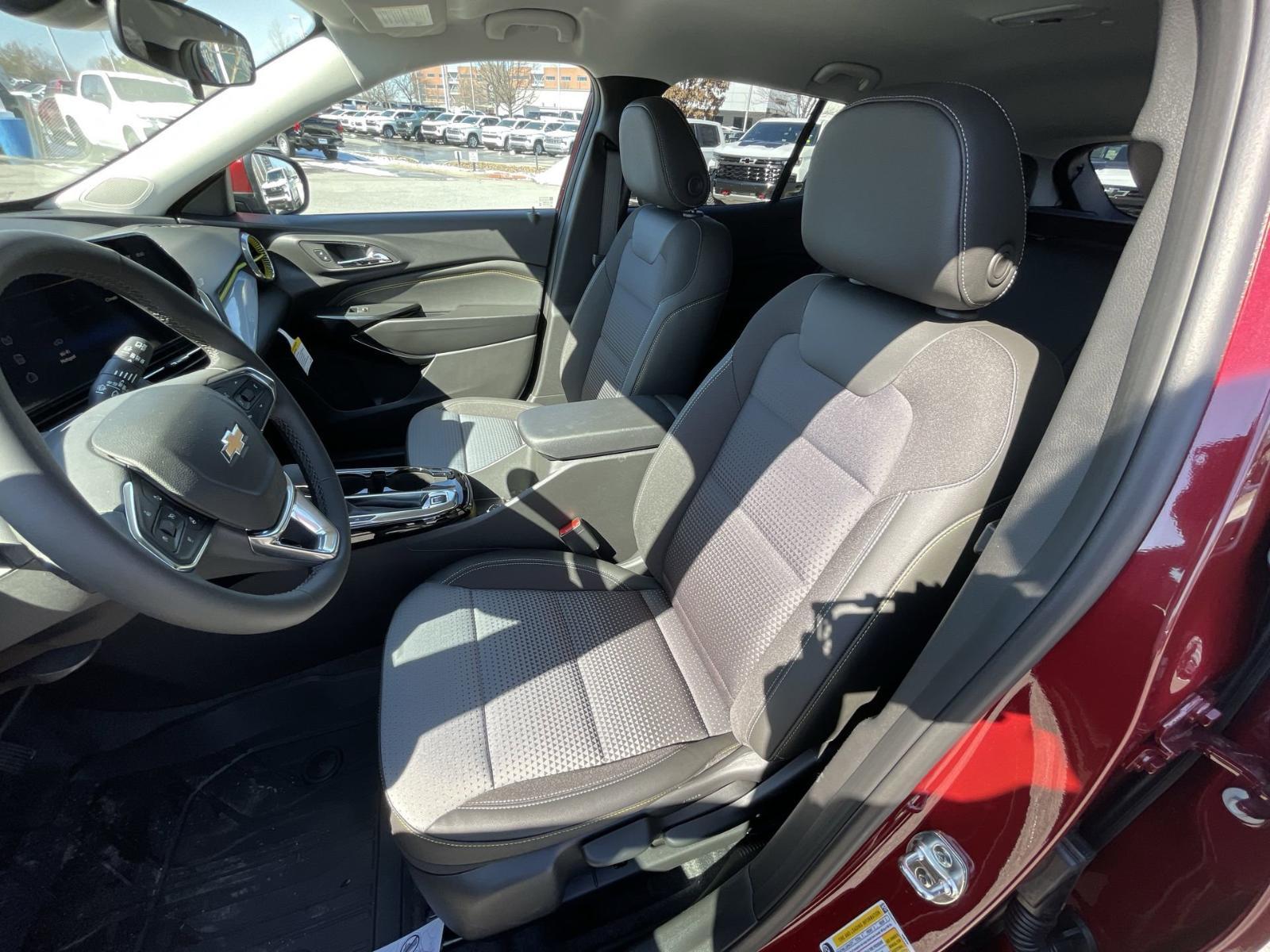 2025 Chevrolet Trax Vehicle Photo in BENTONVILLE, AR 72712-4322