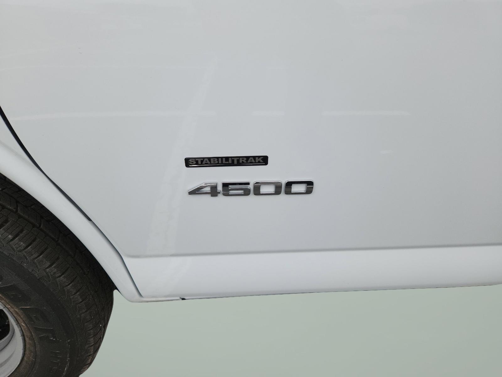 2025 Chevrolet Express Cutaway 4500 Vehicle Photo in GEORGETOWN, TX 78626-7508