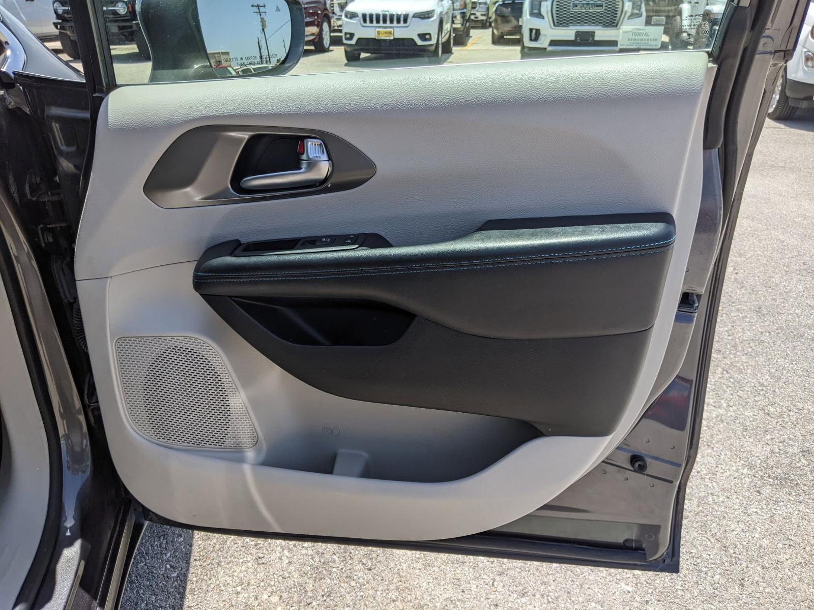 2021 Chrysler Pacifica Vehicle Photo in Seguin, TX 78155