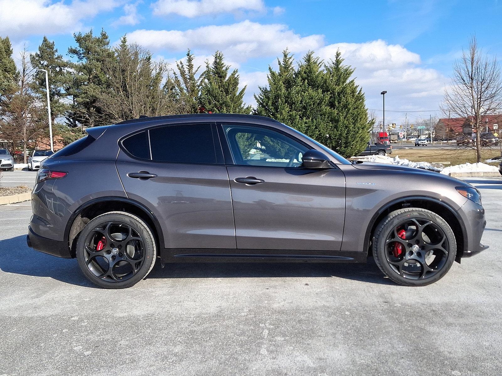 2025 Alfa Romeo Stelvio Vehicle Photo in Mechanicsburg, PA 17050