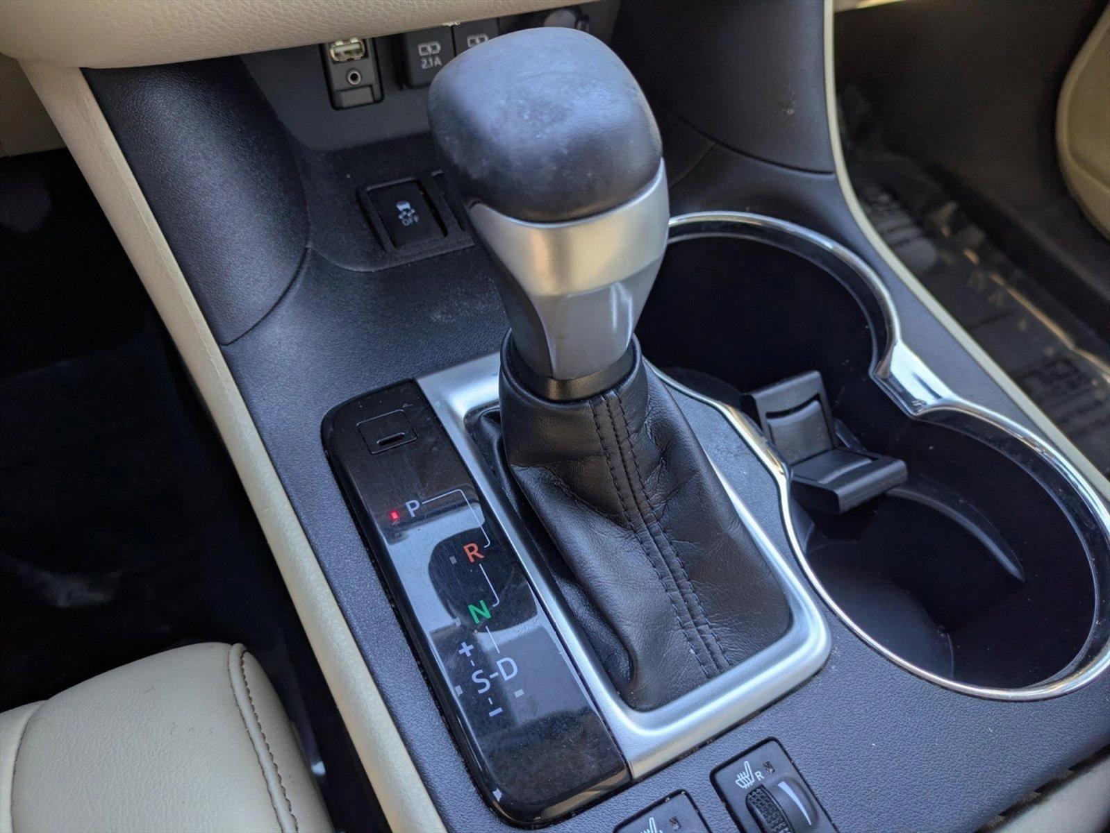2019 Toyota Highlander Vehicle Photo in LAUREL, MD 20707-4697