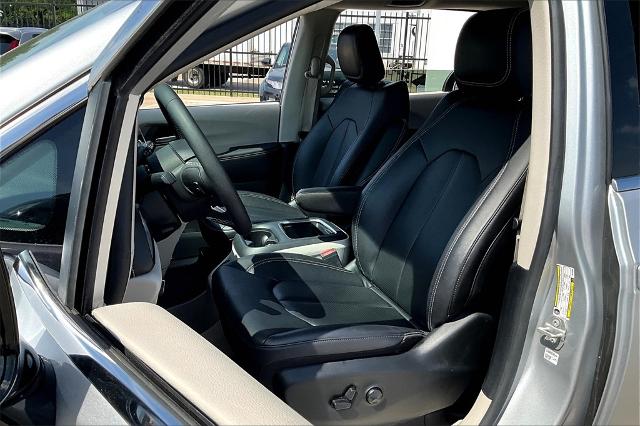 2024 Chrysler Pacifica Vehicle Photo in Grapevine, TX 76051