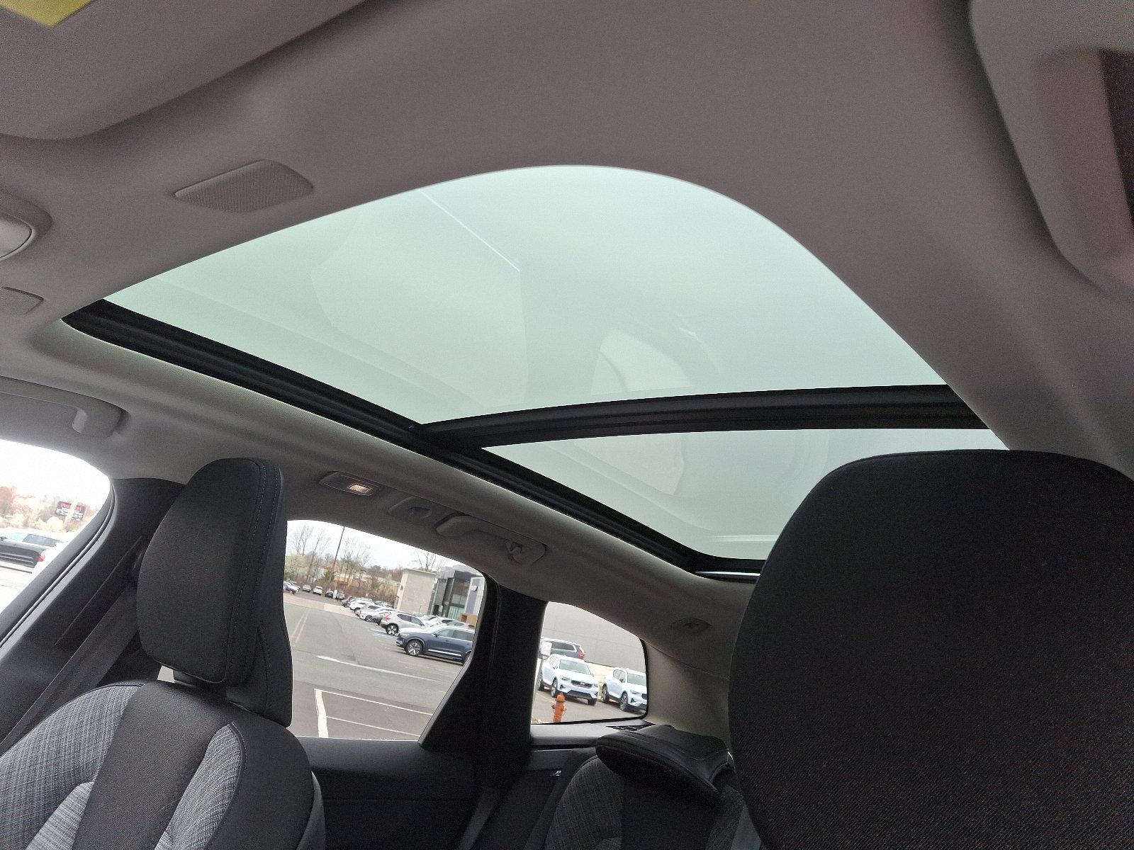 2022 Volvo XC60 Vehicle Photo in Trevose, PA 19053