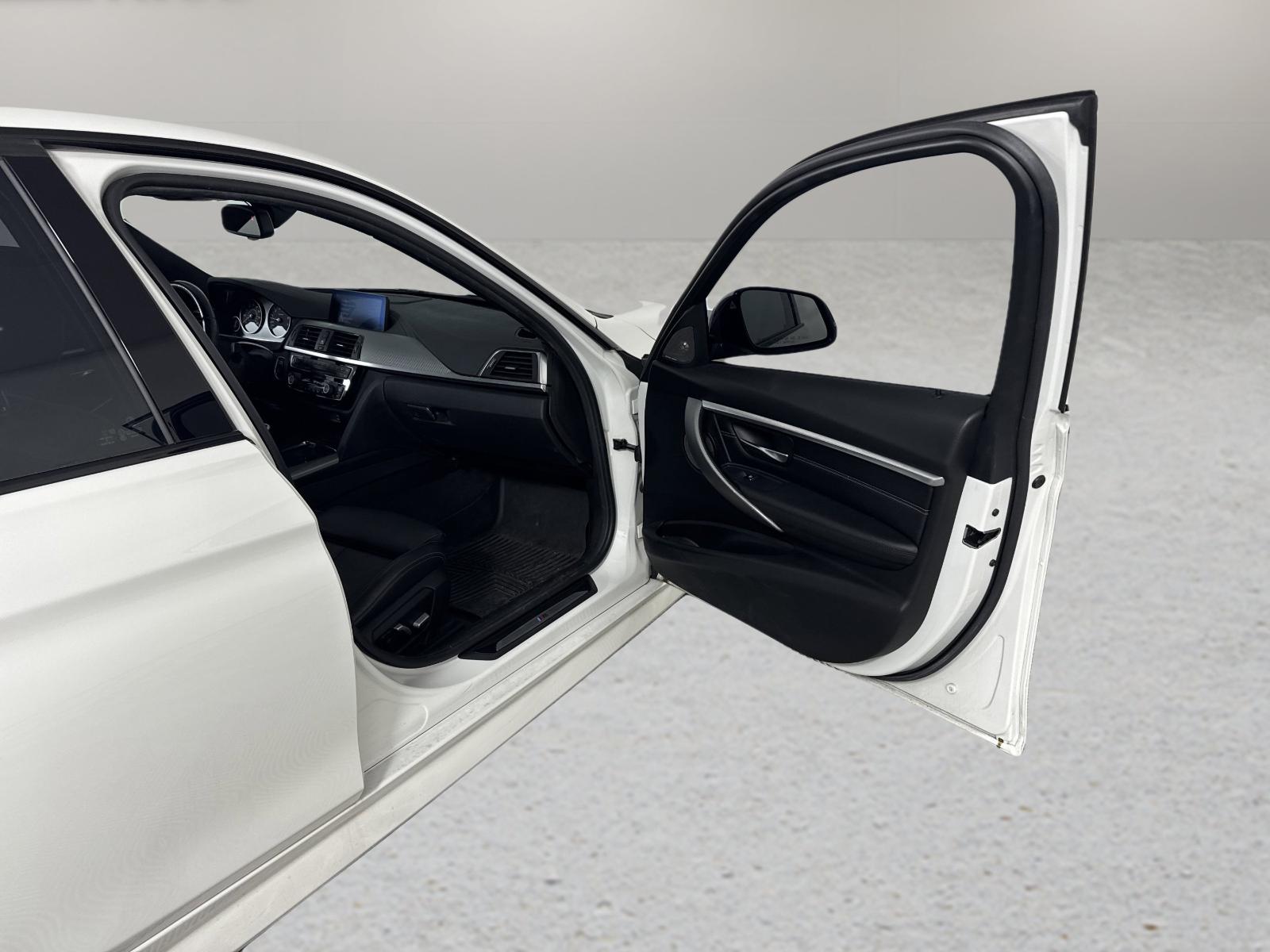 2018 BMW 3 Series Vehicle Photo in GEORGETOWN, TX 78626-7508