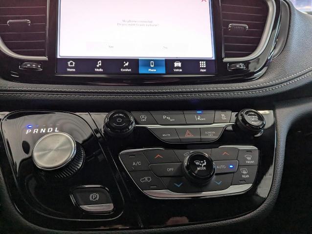 2025 Chrysler Pacifica Vehicle Photo in Oshkosh, WI 54901