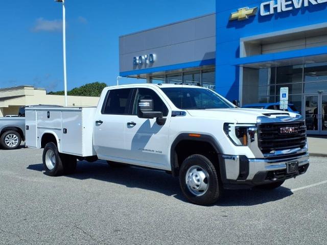 2025 GMC Sierra 3500 HD Chassis Cab Vehicle Photo in EMPORIA, VA 23847-1235