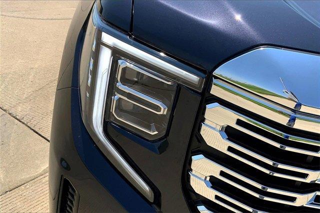2024 GMC Sierra 1500 Vehicle Photo in TOPEKA, KS 66609-0000