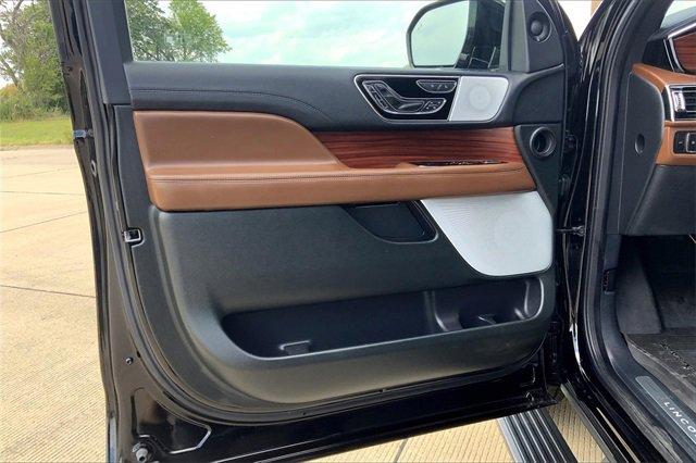 2024 Lincoln Navigator Vehicle Photo in TOPEKA, KS 66609-0000